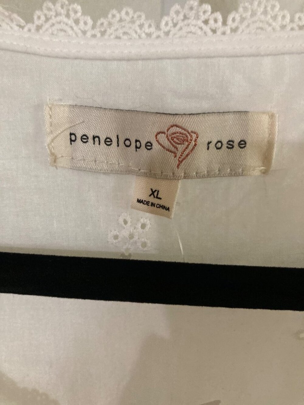 Penelope Rose White Embroidered Short Sleeved Top XL  NWT - Picture 3 of 9